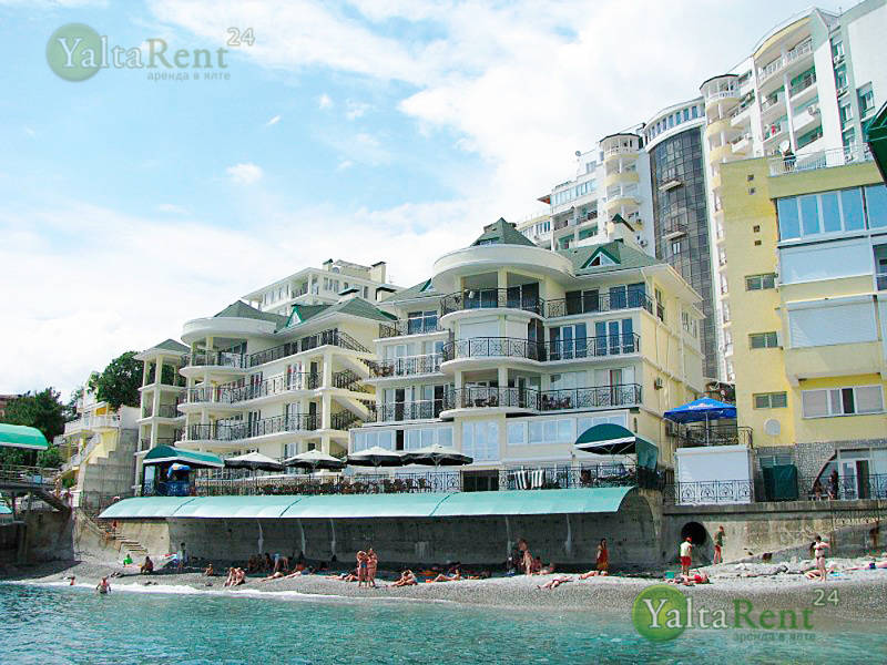 Фото: Трехкомнатная квартира с пляжем и двориком в п. Никита "Сон у моря"