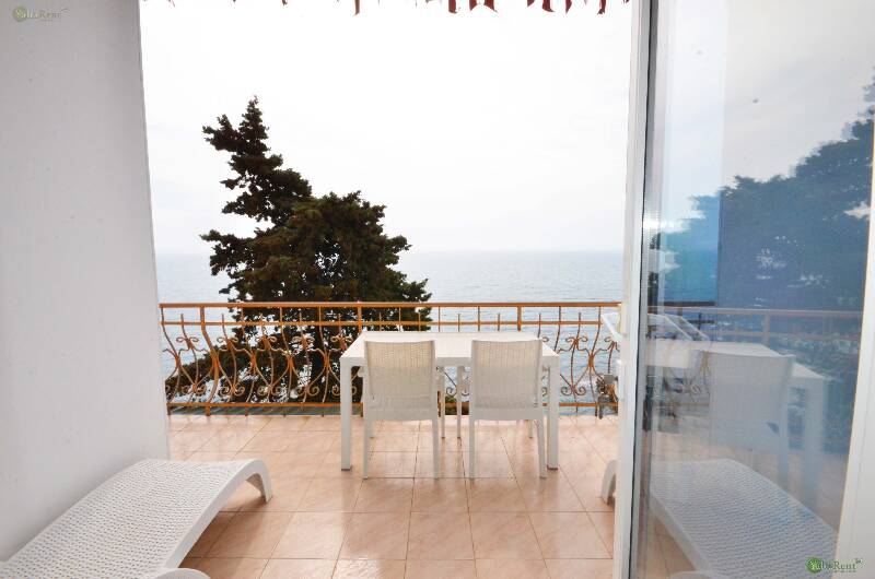 Фото: Частные апартаменты с видом на море над Массандровским пляжем (в двух уровнях)