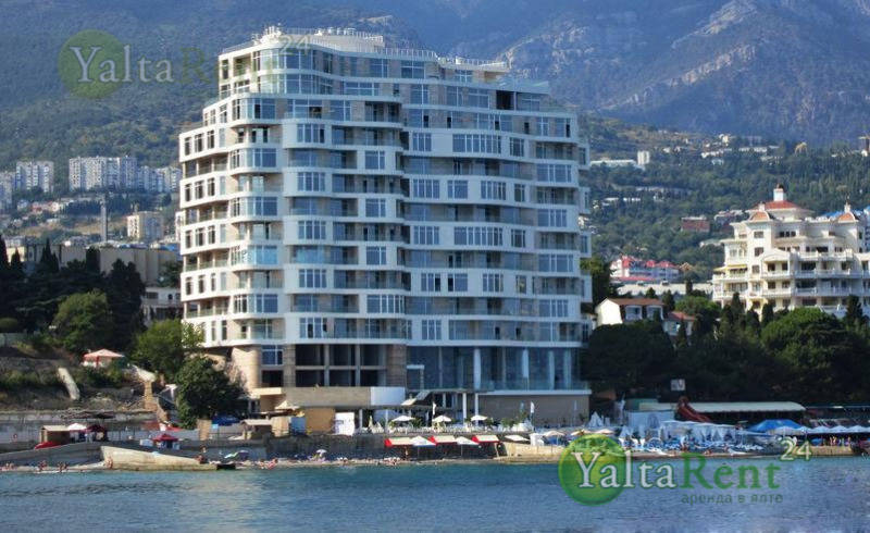 Фото: Ялта. Двухкомнатные апартаменты с видом на море в комплексе  "Опера Прима" в Приморском парке,  «Травиата»