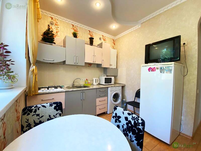 Фото: Двухкомнатная квартира в гостевом доме  возле набережной в Ялте