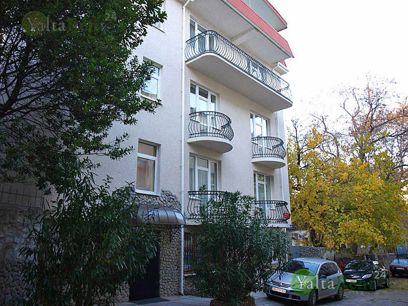 Фото: Однокомнатные апартаменты в гостевом доме рядом с морем и набережной в Ялте (2)