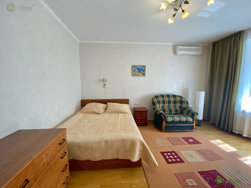 Фото: Двухкомнатные апартаменты в гостевом доме рядом с набережной и морем в Ялте (3)