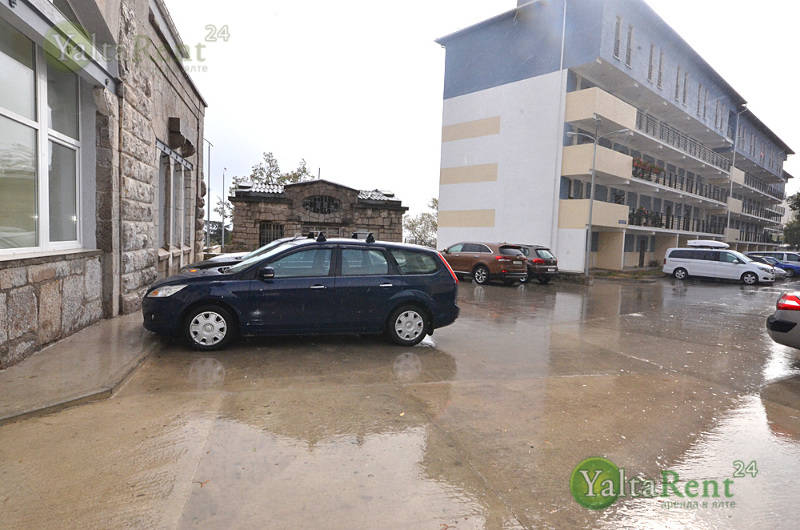 Фото: Ялта. Однокомнатная квартира в двух уровнях с парковкой в закрытом жилом комплексе в п. Ливадия