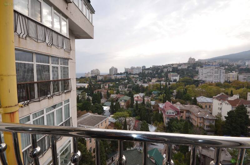 Фото: Апартаменты с видом на море и горы в районе Приморского парка и гостиницы "Ореанда"