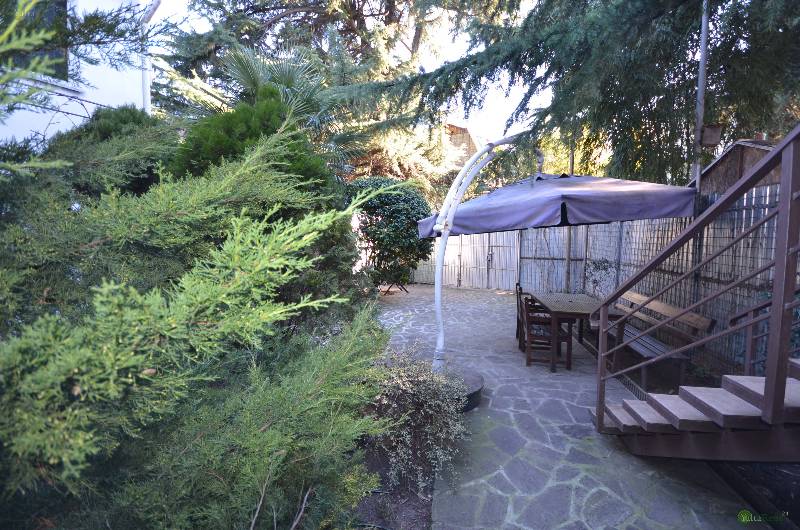 Фото: Дом в Ялте на набережной с двором и мангалом (без бассейна)