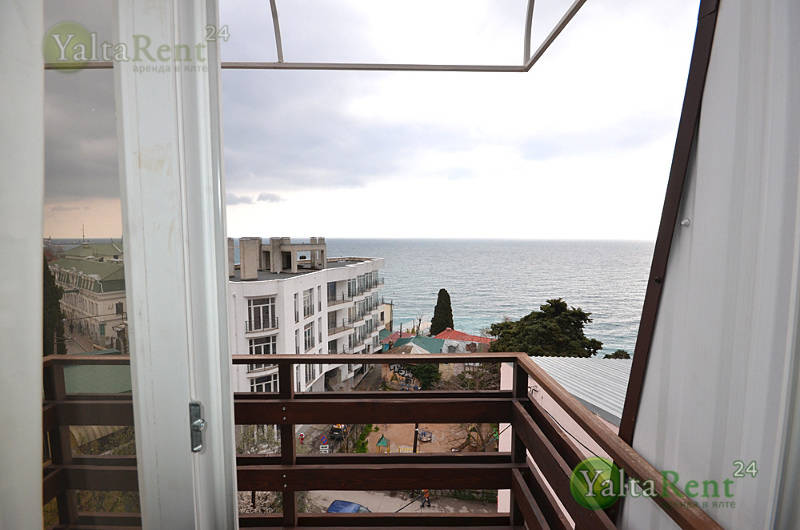 Фото: Однокомнатные апартаменты с видом на море в гостевом доме (панорамный) Массандровский пляж