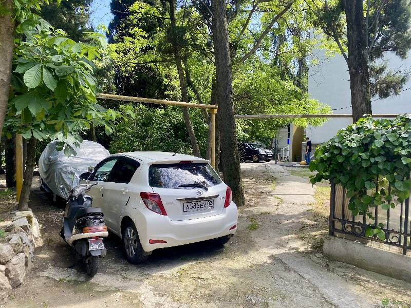 Фото: Двухкомнатная квартира в Ялте возле набережной с парковкой. Район Приморского парка