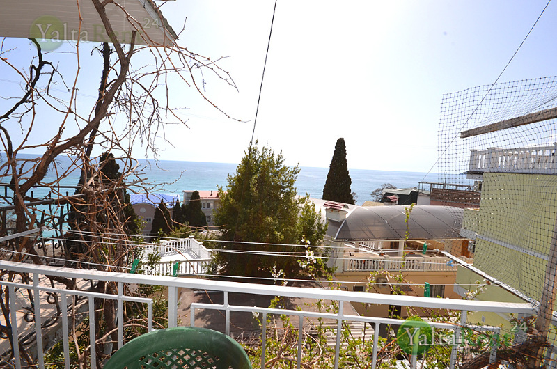 Фото: Однокомнатная квартира на двоих с видом на море возле Массандровского пляжа