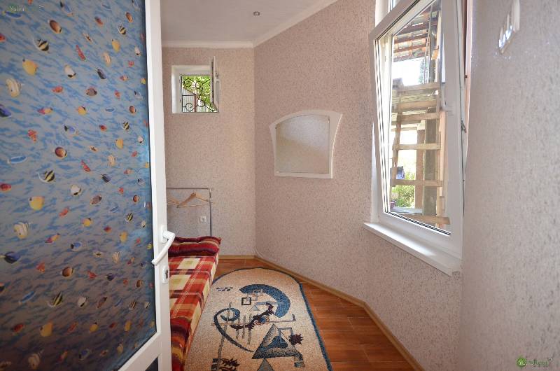 Фото: Трехкомнатная квартира с двориком и мангалом в Ялте возле набережной