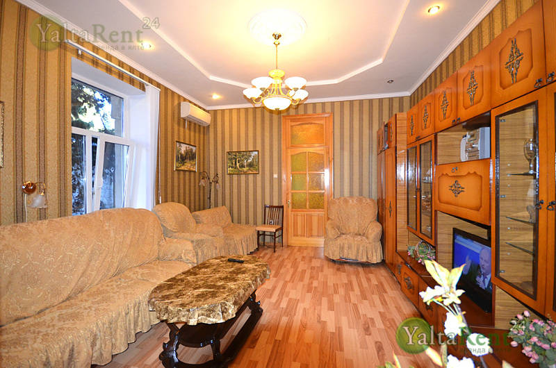 Фото: Двухкомнатная квартира в районе Приморского парка и набережной в Ялте