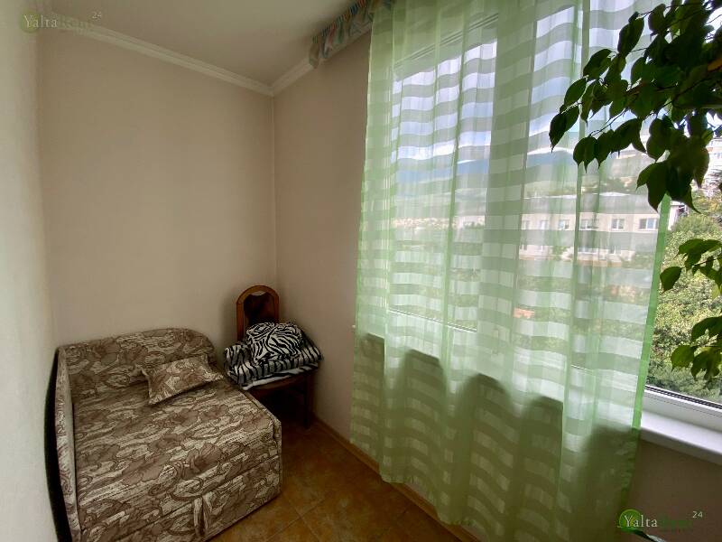 Фото: Трехкомнатные двухуровневые апартаменты в Ялте с видом на горы и город