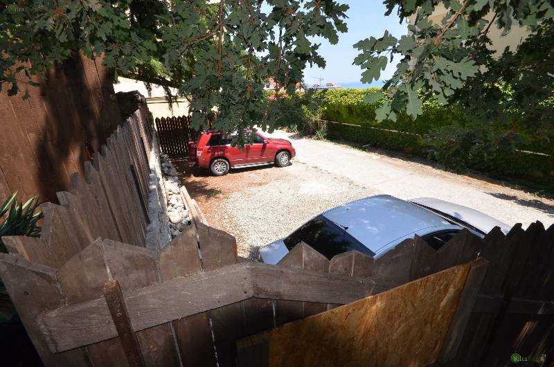 Фото: Дом в пригороде Ялты с видом на море  (с парковкой, мангалом, без бассейна)