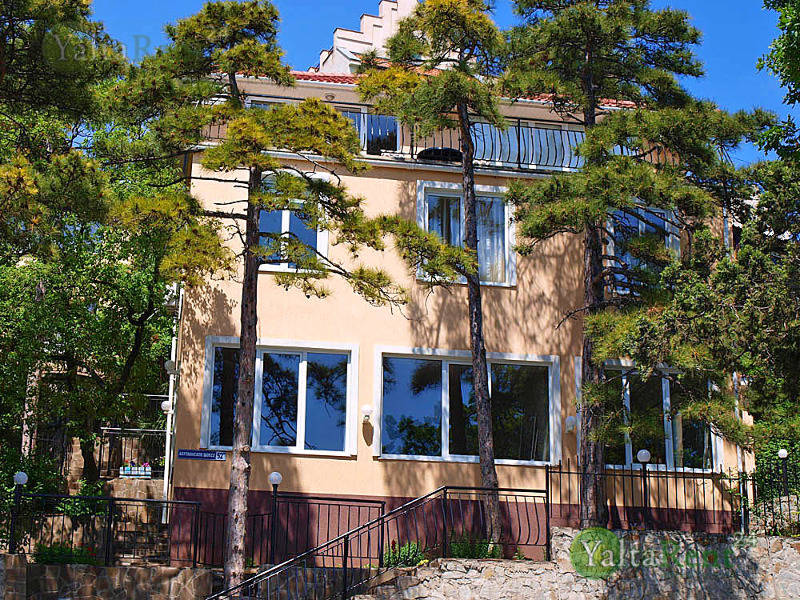 Фото: Этаж дома с двориком в пригороде Ялты