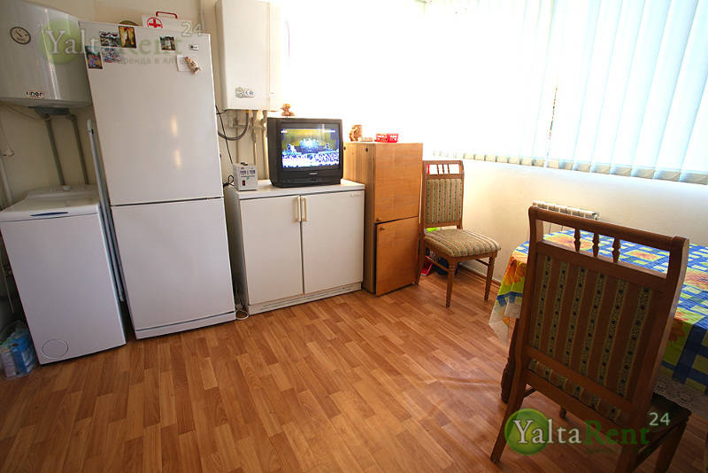 Фото: Двухкомнатная квартира в пригороде Ялты, район санатория "Марат"