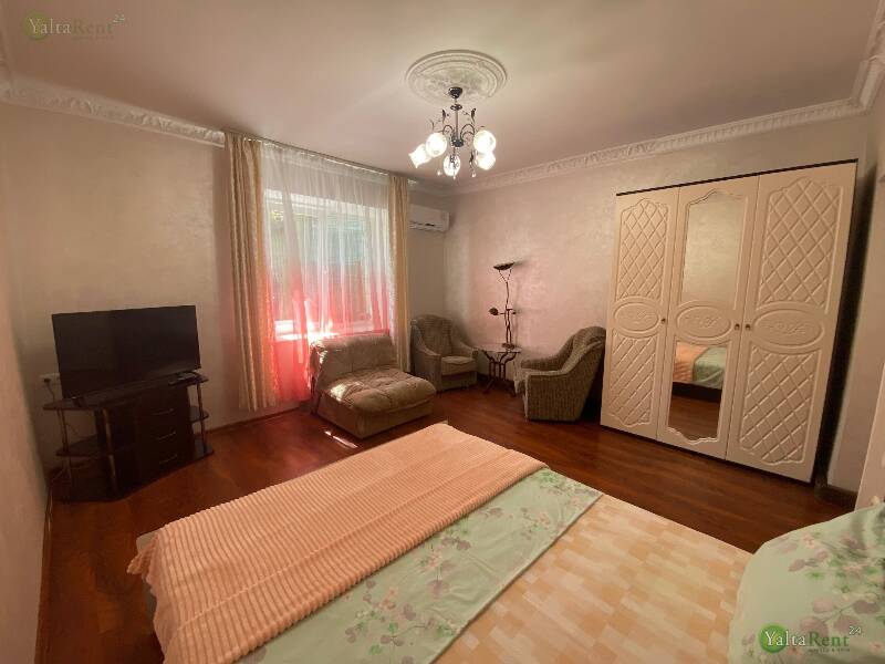 Фото: Двухкомнатная квартира в Ялте , возле Приморского парка