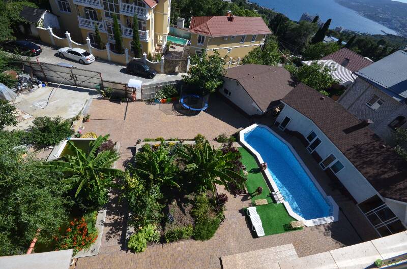 Фото:  Ялта. Двухкомнатные апартаменты с бассейном и видом на море в пригороде. Район гостиницы «Ялта Интурист «  (л)