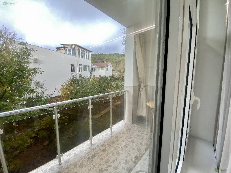 Фото: Апартаменты с видом на море в пригороде Ялты. Район гостиницы «Ялта интурист» 2 п