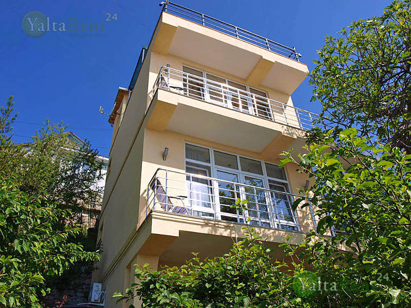 Фото: Ялта. Однокомнатные апартаменты с видом на море в гостевом доме возле Массандровского пляжа (3)