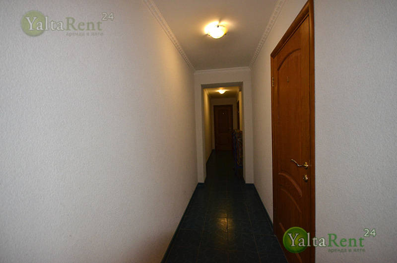 Фото: Однокомнатный номер в гостевом доме без балкона в центре Ялты (зеленый)