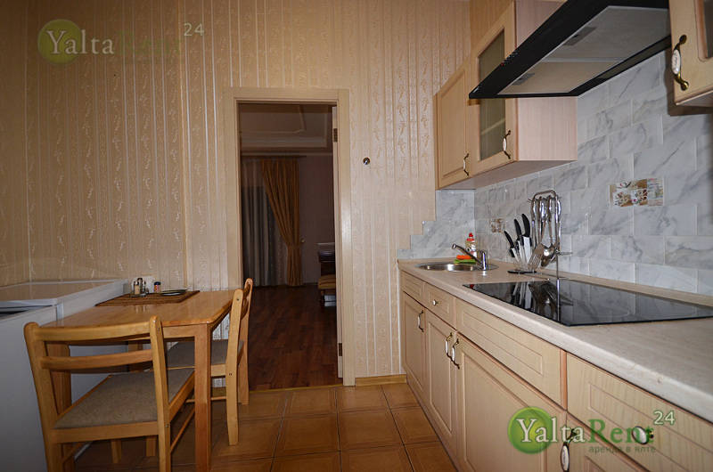 Фото: Однокомнатные апартаменты на набережной в гостевом доме в Ялте (1)