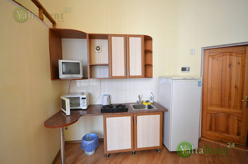 Фото: Небольшая квартира на набережной в Ялте, в районе Массандровского пляжа