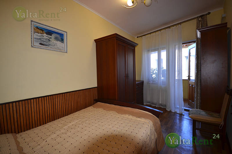 Фото: Двухкомнатная квартира возле гостиницы "Ореанда" и Приморского парка в Ялте