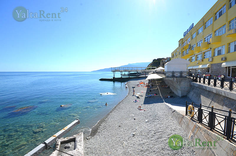 Фото: Трехкомнатные апартаменты с видом на море в п. Никита "Сон у моря"