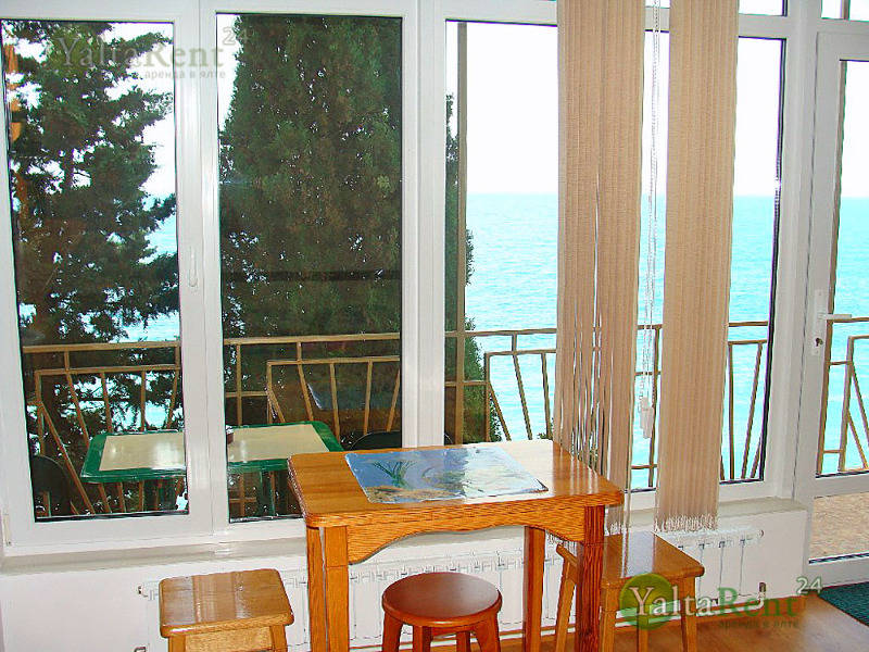 Фото: Апартаменты студия с видом на море, на Массандровском пляже