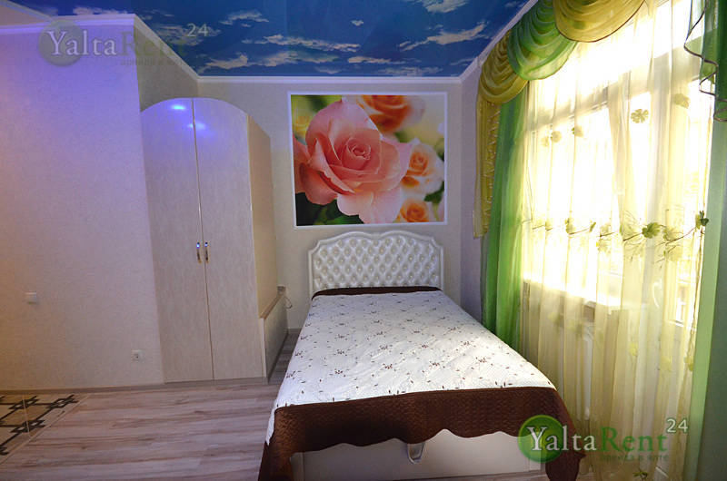 Фото: Ялта. Номер "люкс" в гостевом доме возле набережной, в районе Приморского парка и гостиницы "Ореанда"