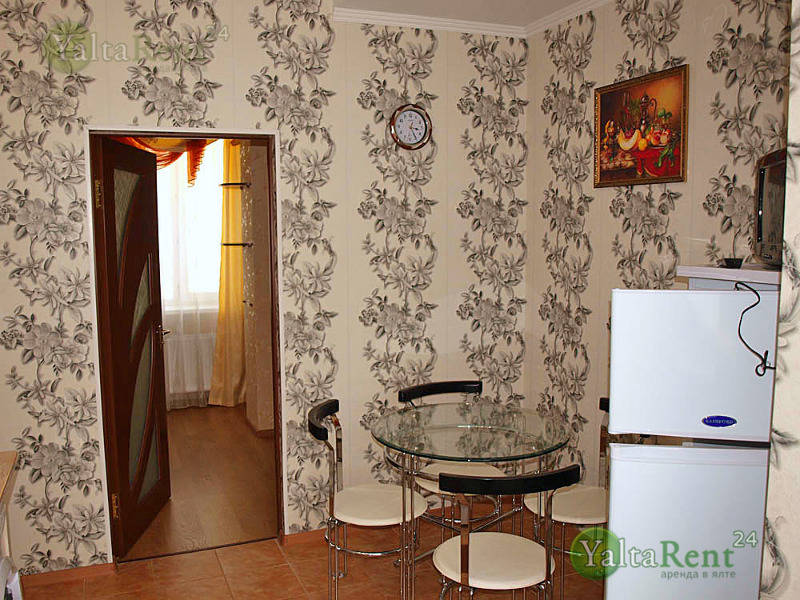 Фото: Двухкомнатная квартира в районе Пушкинской аллеи в Ялте