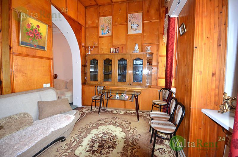 Фото: Небольшая трехкомнатная квартира на набережной в Крыму, Ялте