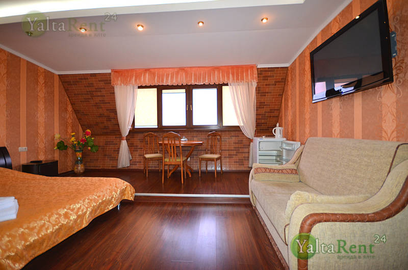 Фото: Ялта. Однокомнатные апартаменты в гостевом доме с видом на море на набережной (14)