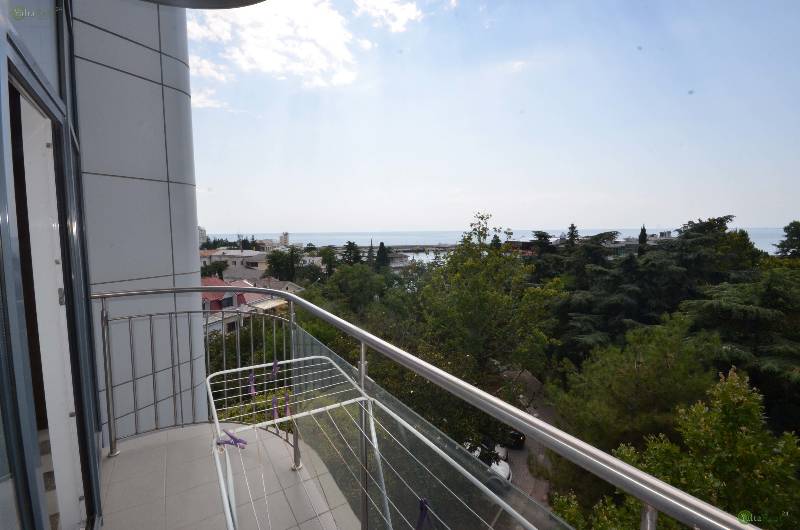 Фото: Ялта. Апартаменты с видом на море и горы на набережной, в новом доме (без парковки)