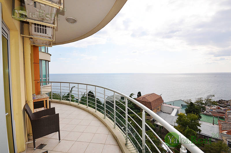 Фото: Трехкомнатные апартаменты с видом на море. Массандровский пляж
