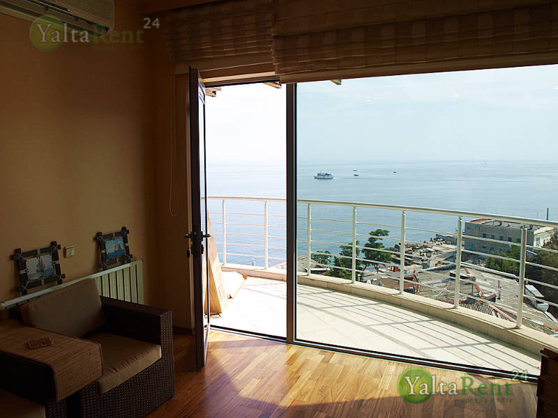 Фото: Трехкомнатные апартаменты с видом на море. Массандровский пляж