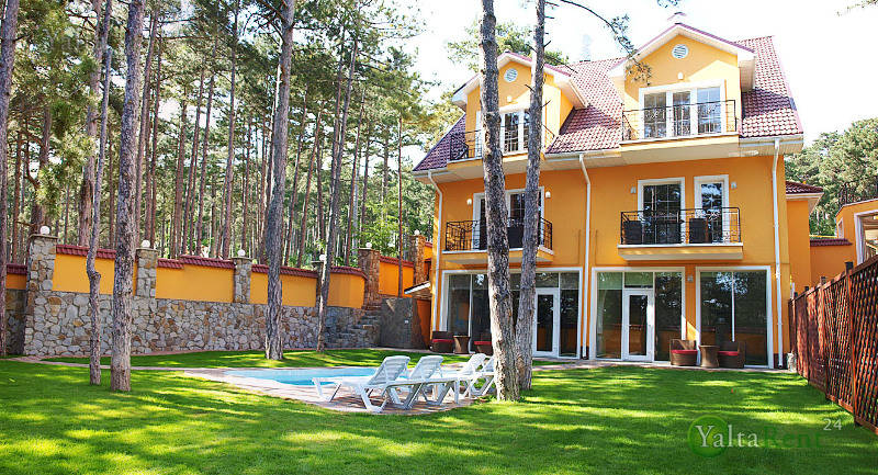 Фото: Дом в лесу, в горах. Крым. Ялта