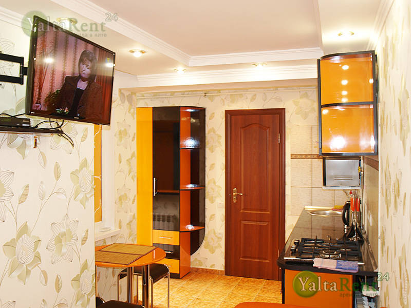 Фото: Квартира-студия в гостевом доме в Ялте на набережной