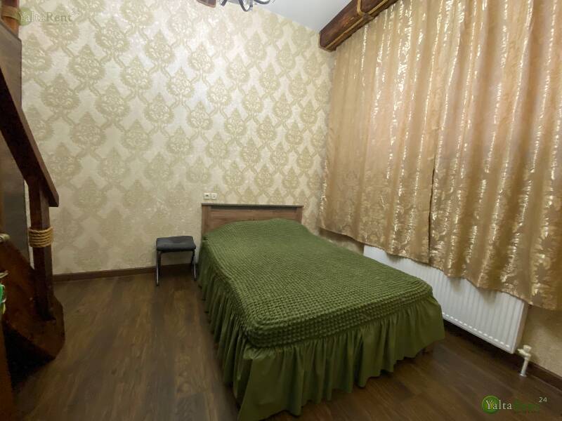 Фото: Двухкомнатный номер в Ялте с террасой в гостевом доме, возле набережной. Район Приморского парка