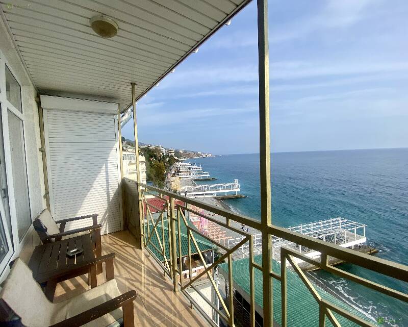 Фото: Апартаменты с видом на море возле пляжа. Массандровский пляж (4л)